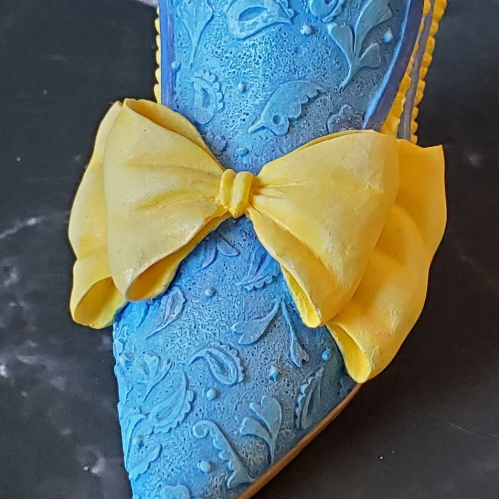 Willow Hall Accents “ Age Of Elegance " Blue Shoe Day Dreamer Circa 1838 Vintage